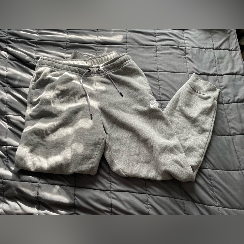 Nike Sportswear Essential Joggers